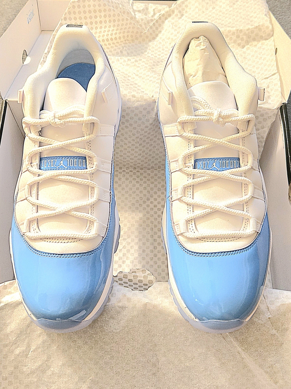 💙🤍Jordan UNC Retro 11 Lowtop Sneakers in White and University Blue Size 13🤍💙
